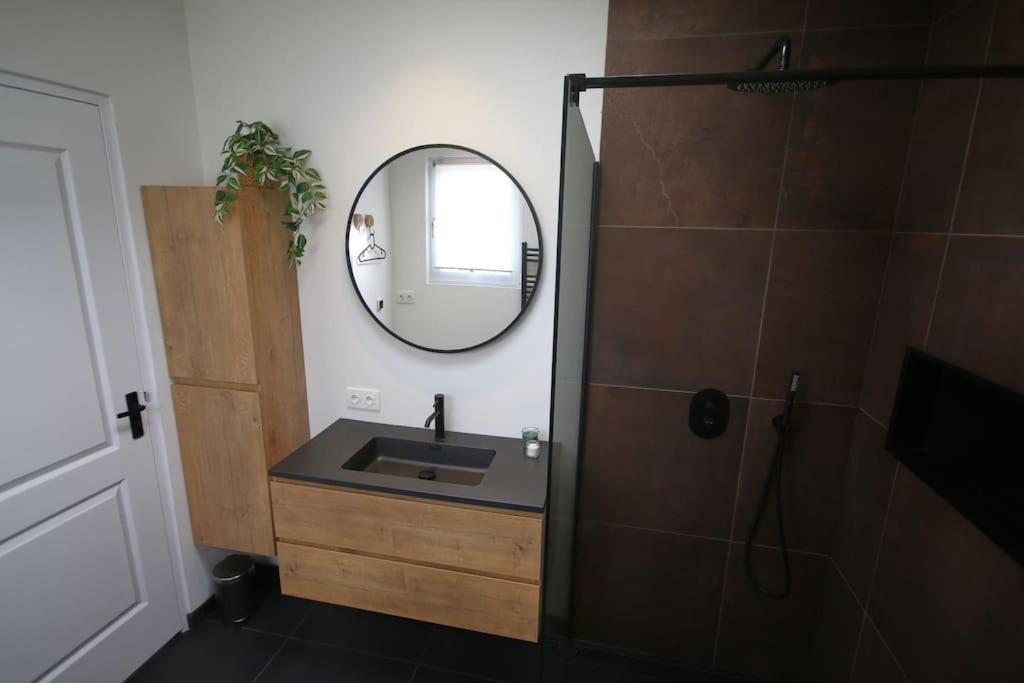 Het Pareltje Van Walsoorden Met Sauna -Extra Bijboeken- Vila Exterior foto